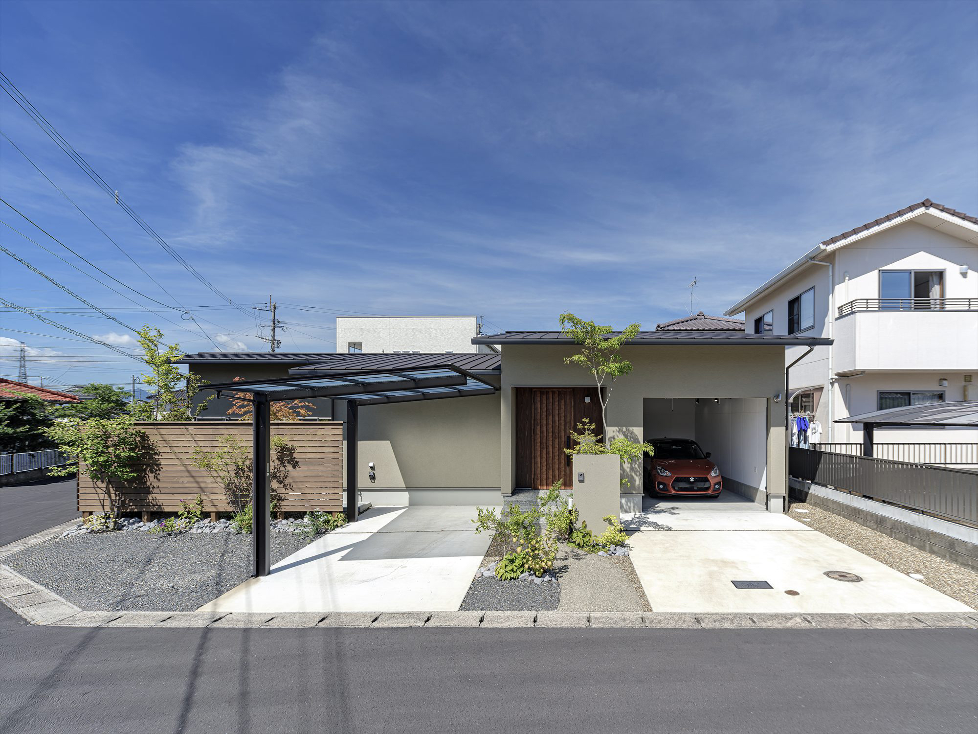 ご夫婦二人暮らしの平屋　－愛車と過ごすインナーガレージのある暮らし－