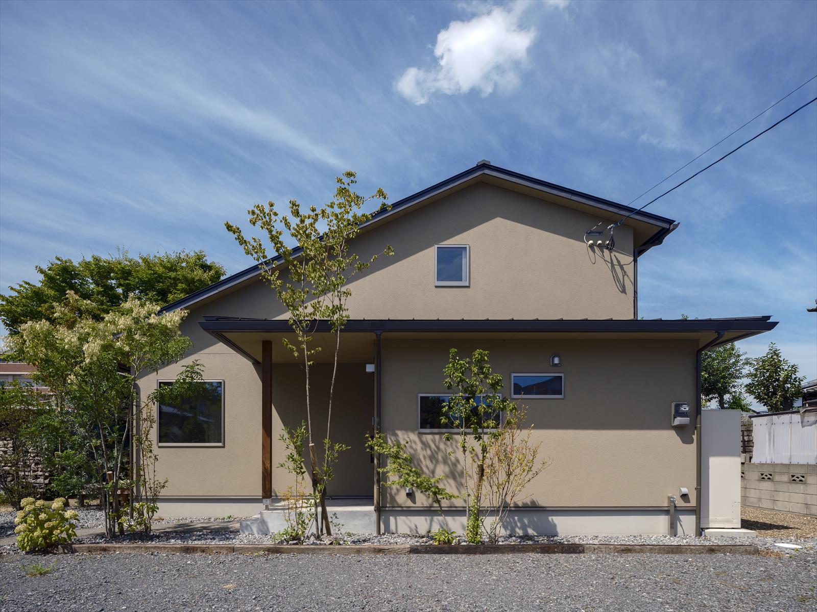 完成見学会｜大屋根に抱かれる家　〜深い軒と、光のゆとり〜