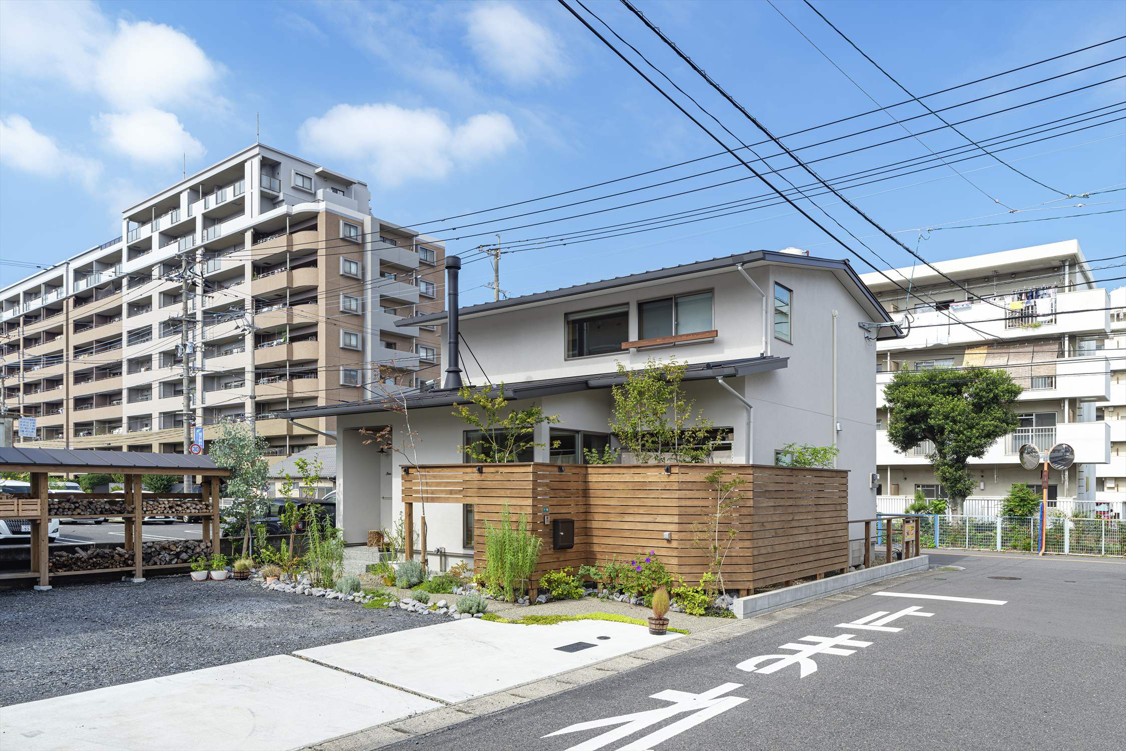 街中でコンパクトに、豊かに暮らす家