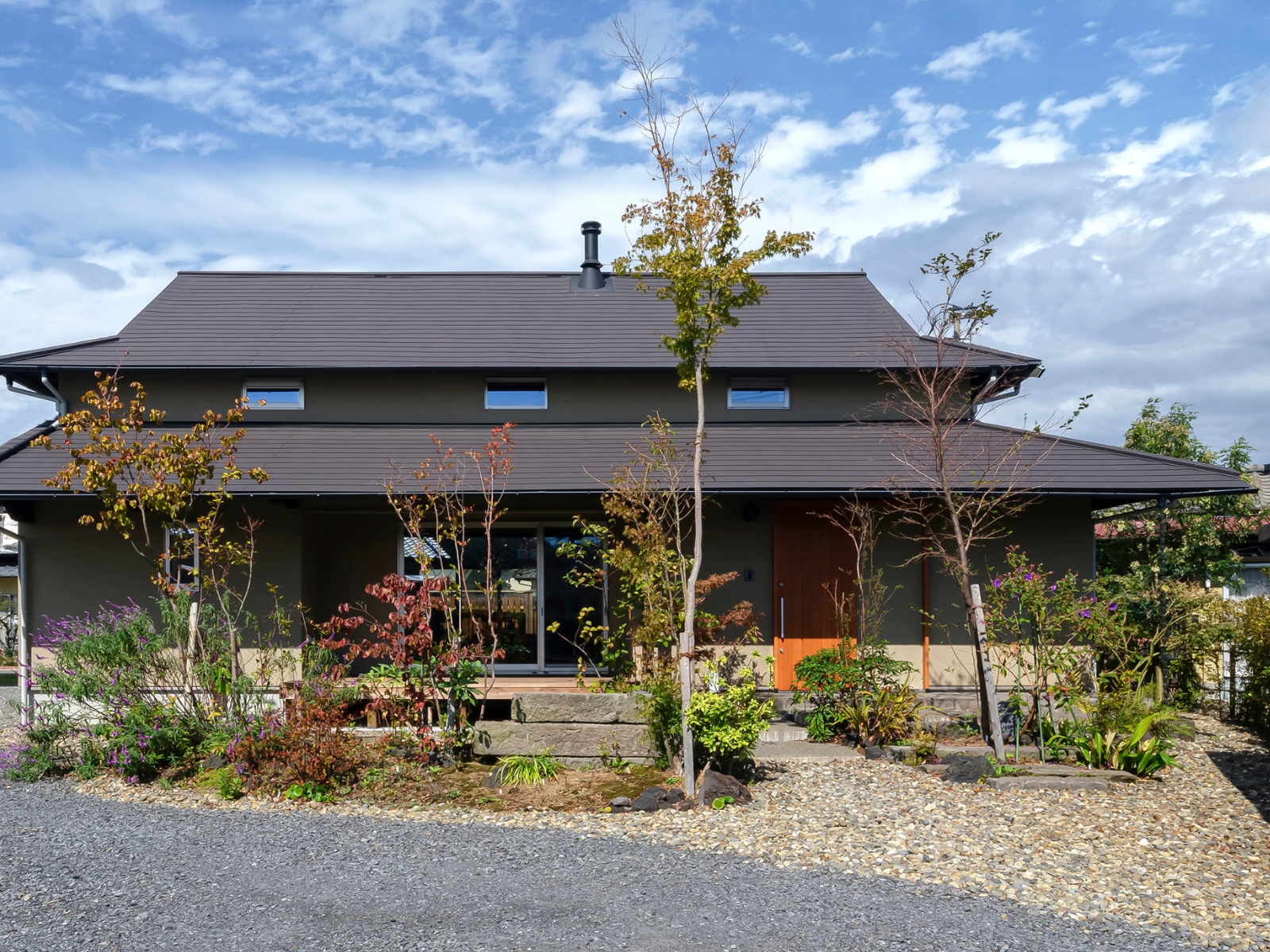 完成見学会｜大屋根に抱かれる家　〜深い軒と、光のゆとり〜