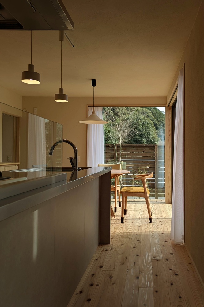 大分の素材でつくる「器」に、彩りを添えるインテリア