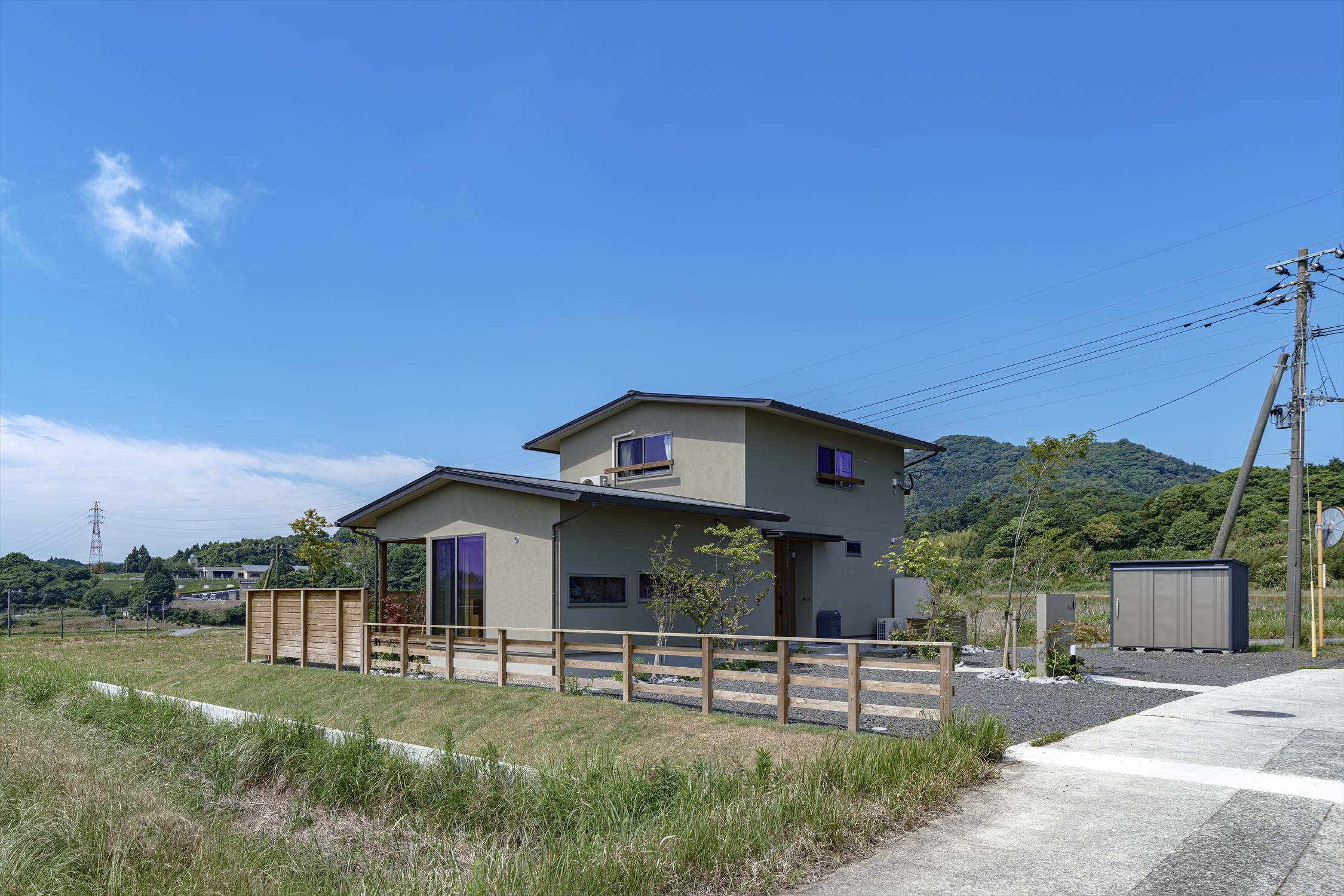 田園風景が広がる、小さな暮らし　～手仕事を愉しむ丘の上の住まい～